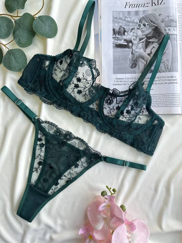 Emerald Desire İşlemeli Balenli İç Çamaşırı Takımı