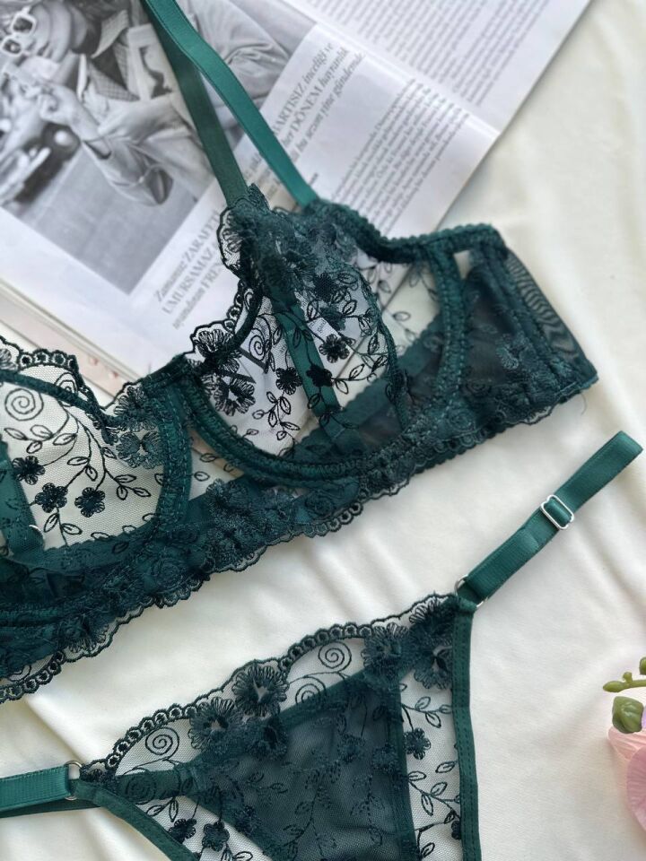 Emerald Desire İşlemeli Balenli İç Çamaşırı Takımı