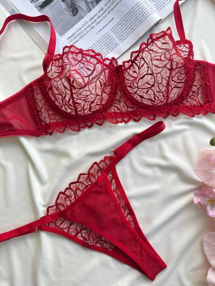 Red Pure Balenli İşlemeli İç Çamaşırı Takımı﻿