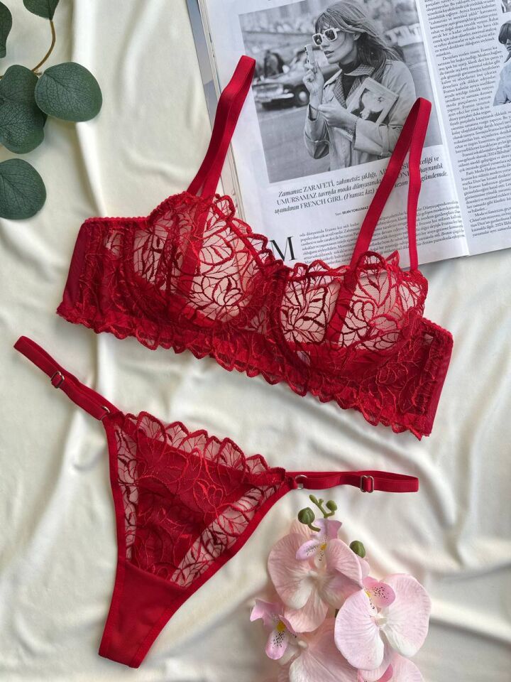 Red Pure Balenli İşlemeli İç Çamaşırı Takımı﻿