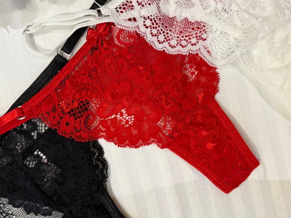 Ayarlanabilir Yan Bantlı Lüks Dantel Tanga (3'lü Kombin)